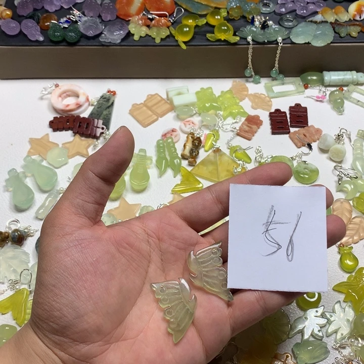 蛇纹石玉合金耳钉瑶*