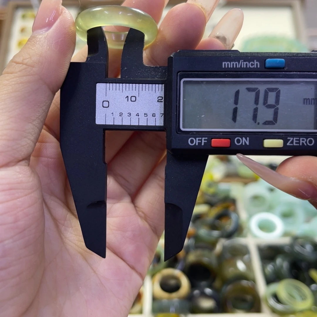 蛇纹石玉未镶嵌手镯29