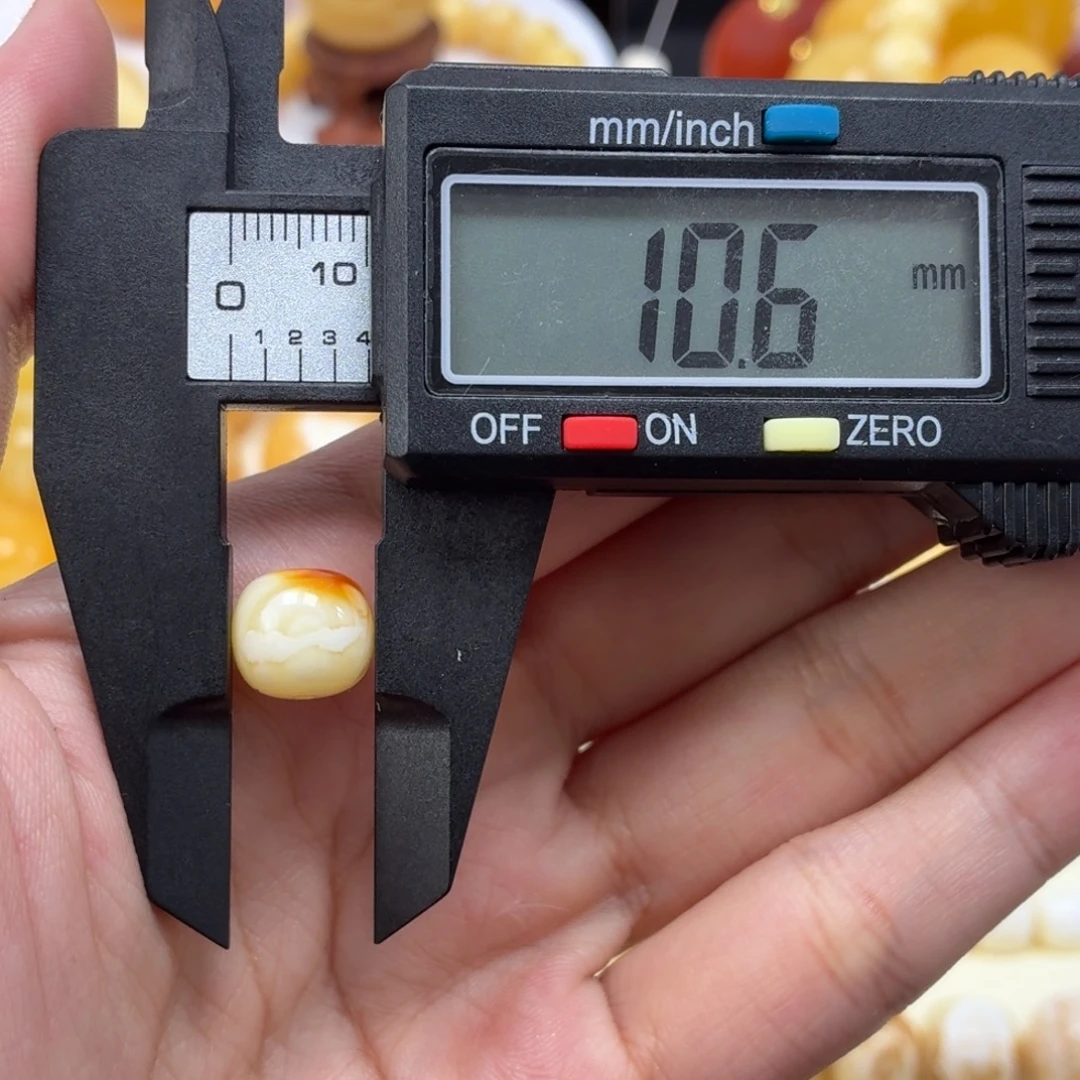 琥珀未镶嵌珠宝奇石乌料红沁彩虹老型10.6mm