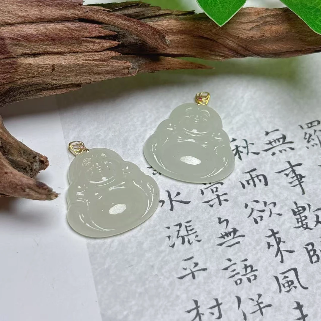 《铁头老猪》LYX020天然和田玉25mm佛公吊坠18k金扣头多样性发其一