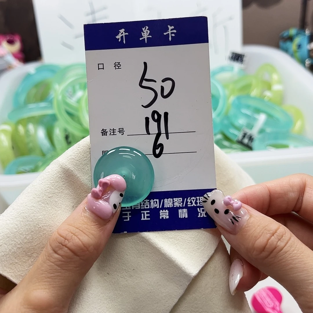 未镶嵌蛇纹石玉吊坠