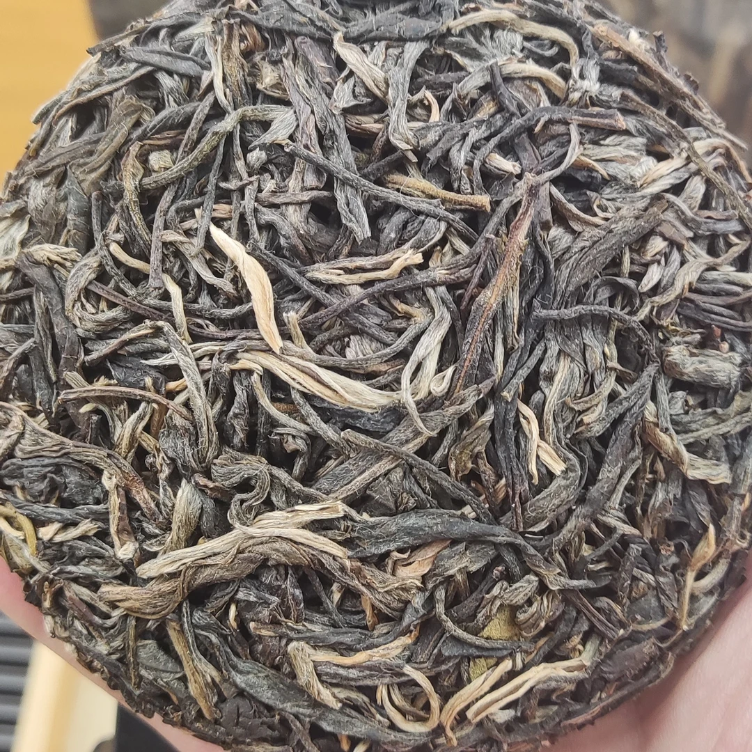鸡嘴壳生茶头春头采100克茶饼私人订制