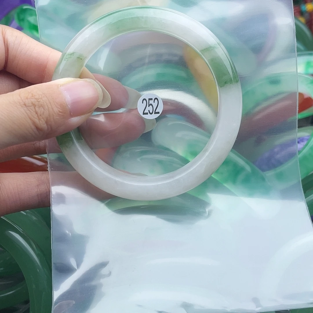 【闪购商品】石英岩玉手镯未镶嵌57