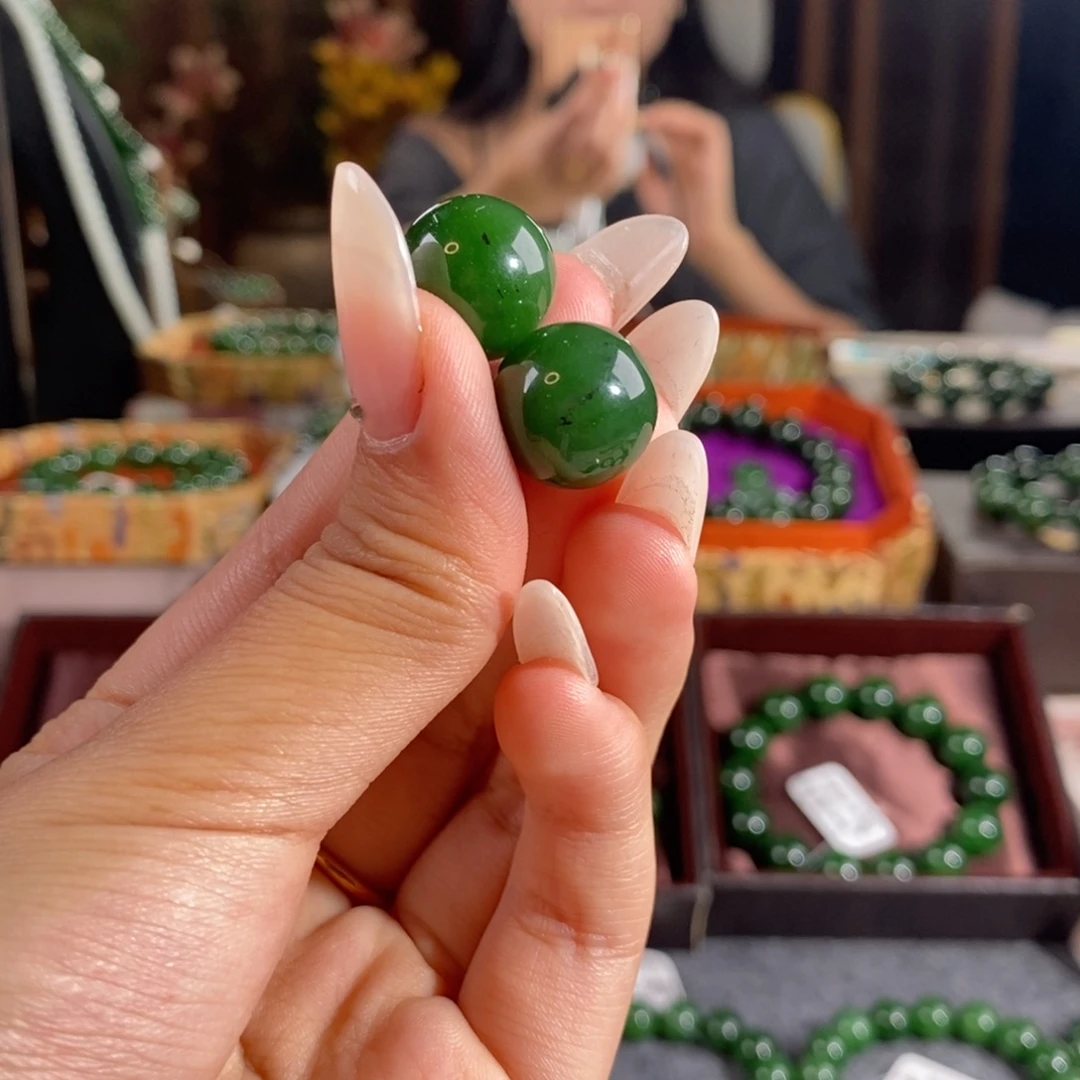 有***者和田玉（碧玉）未镶嵌珠宝半成品