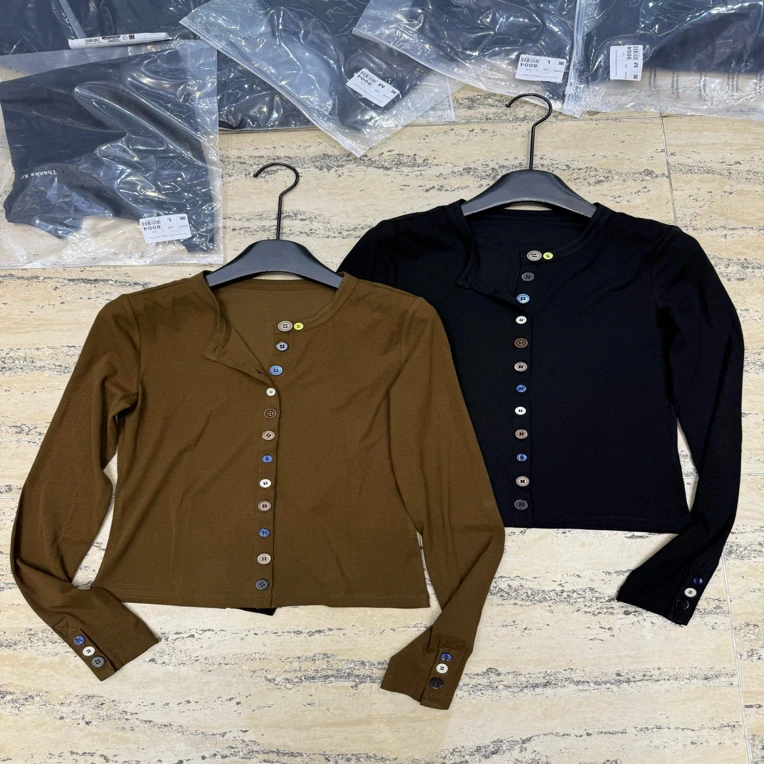 南油特价彩扣长袖小T