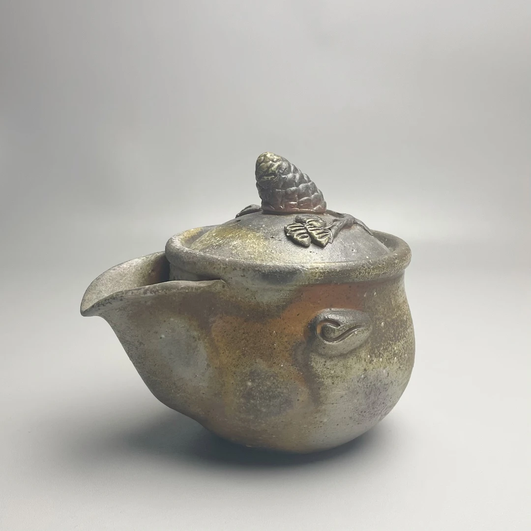 中居靖 松果摘宝瓶 备前烧作品