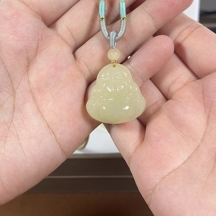 石英质玉未镶嵌颈饰佛公