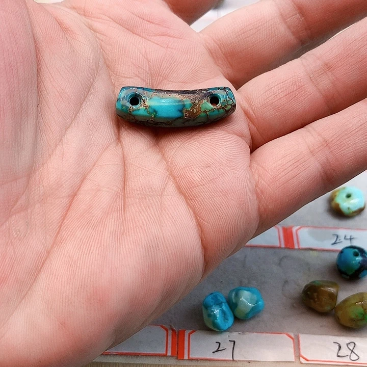 绿松石未镶嵌颈饰