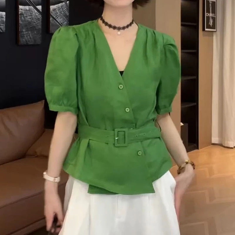 泡泡袖绿色V领衬衫上衣女夏季新款轻奢高级感压褶收腰显瘦衬衣女