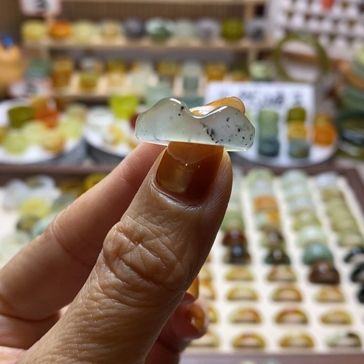 岫玉未镶嵌戒指岫玉精品指环内径 16 到 19 随机发一个