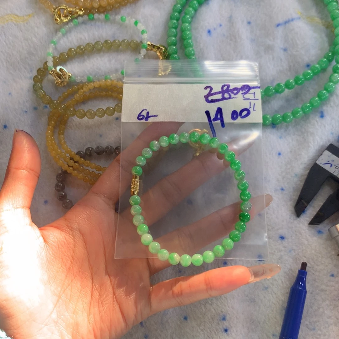 定制翡翠未镶嵌天然缅甸翡翠多样性