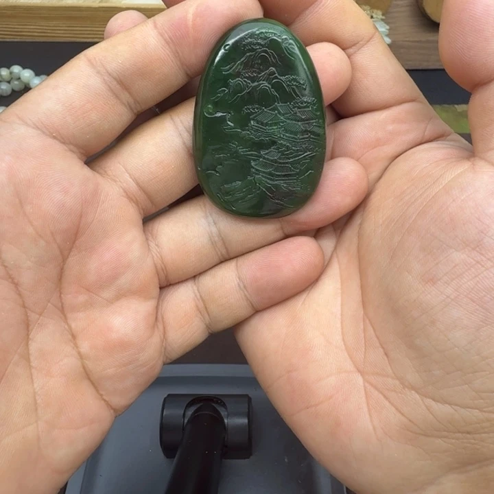 颈饰未镶嵌和田玉彼**年