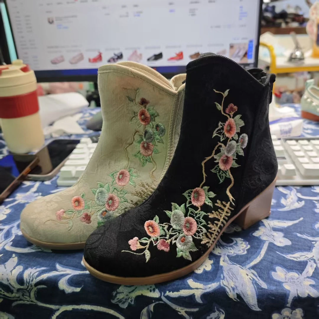中国风时尚绣花鞋民族风圆头秋冬复古粗跟女鞋701-19加绒短靴靴子