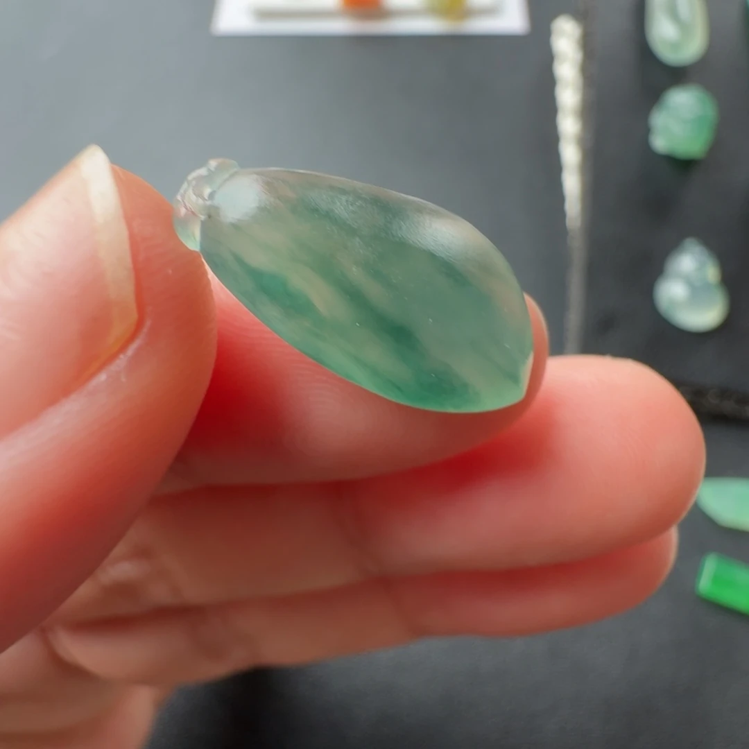 定制翡翠未镶嵌冰种飘花福瓜