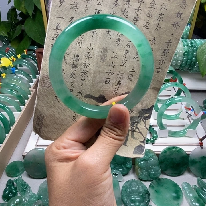 未镶嵌手镯石英质玉