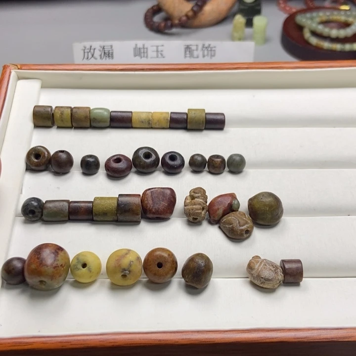 ⁽***⁾蛇纹石玉未镶嵌项链