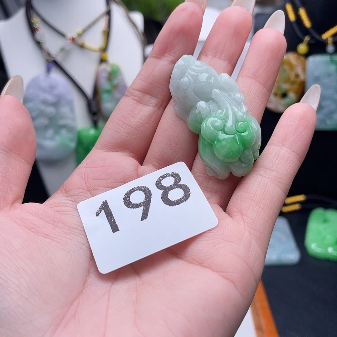 翡翠未镶嵌吊坠(赠链)