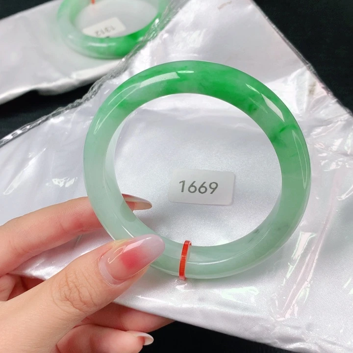 翡翠手镯未镶嵌天然翡翠手镯04