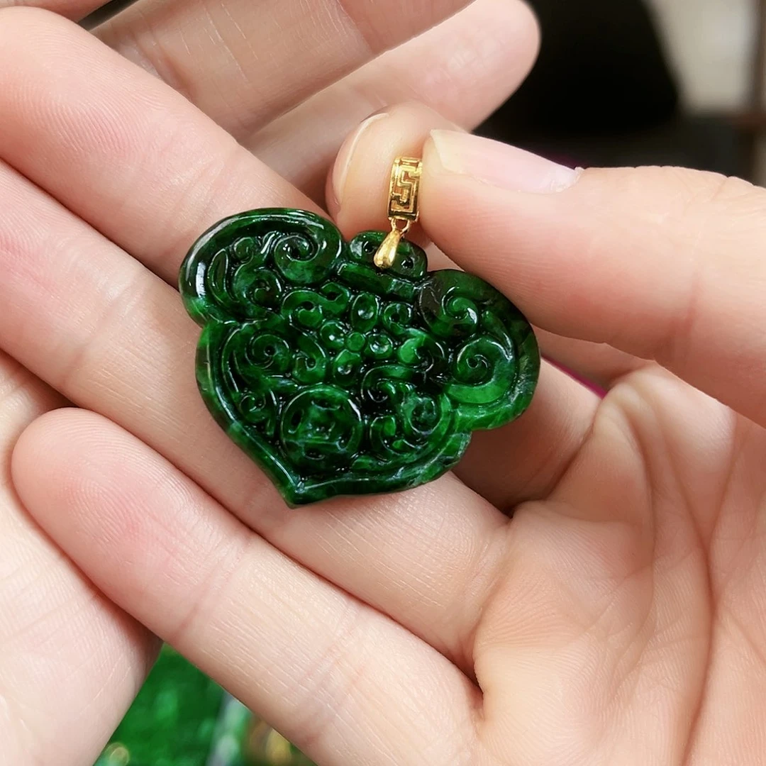 翡翠颈饰18K金镶嵌吊坠