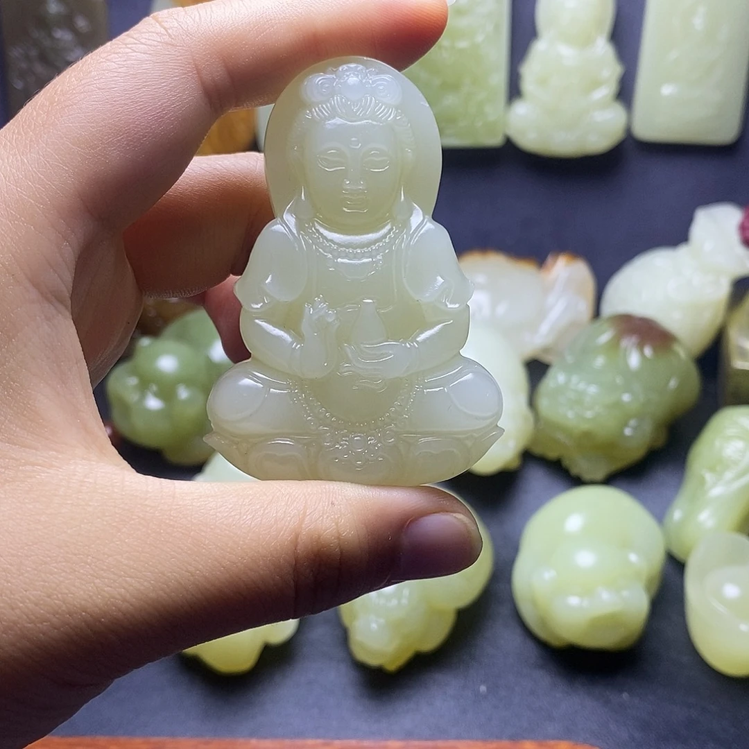 查罗石未镶嵌颈饰