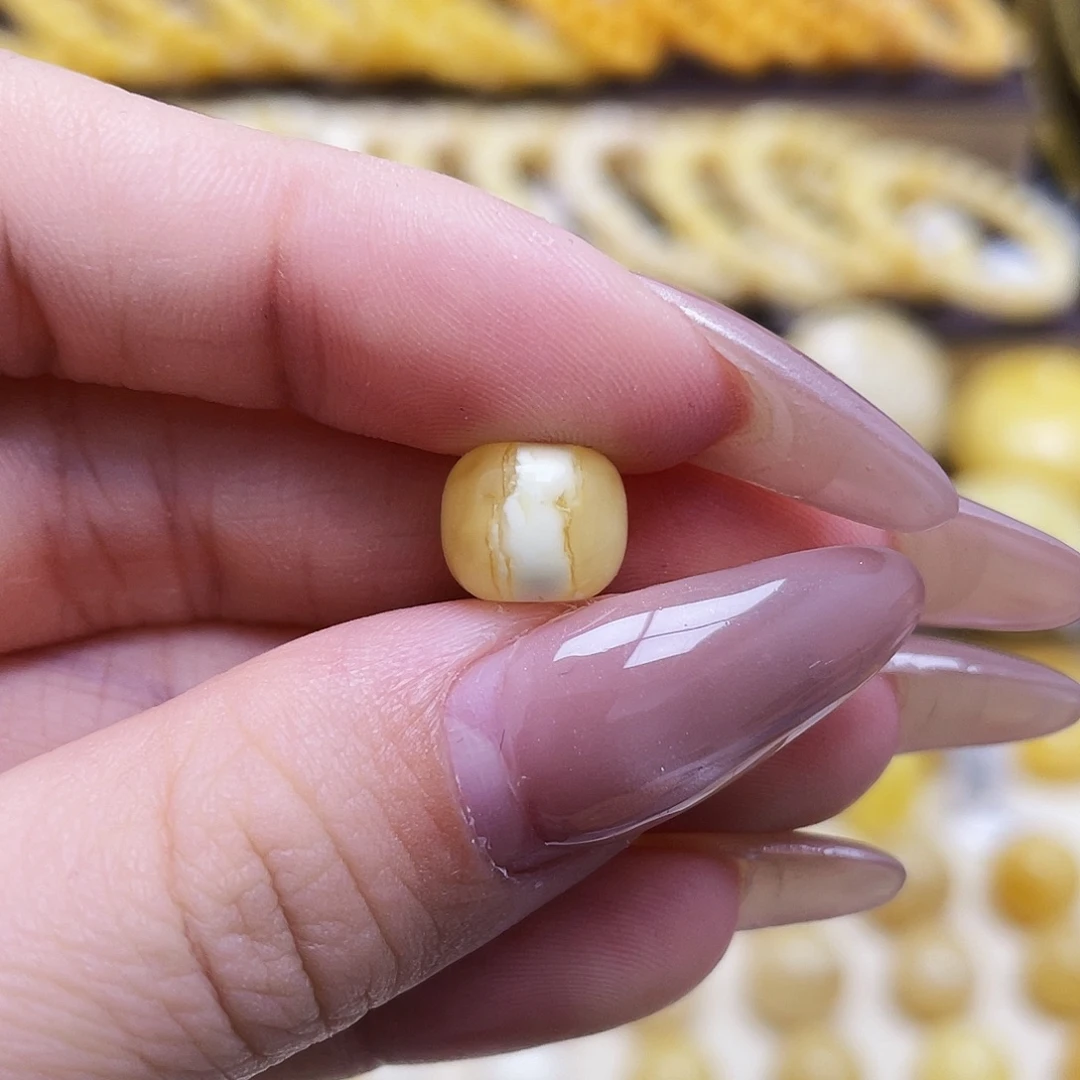 琥珀未镶嵌裸石9.5*8mm老型瑕