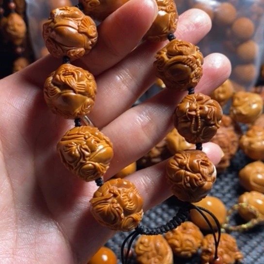 橄榄核吊坠八宝财神2.0左右