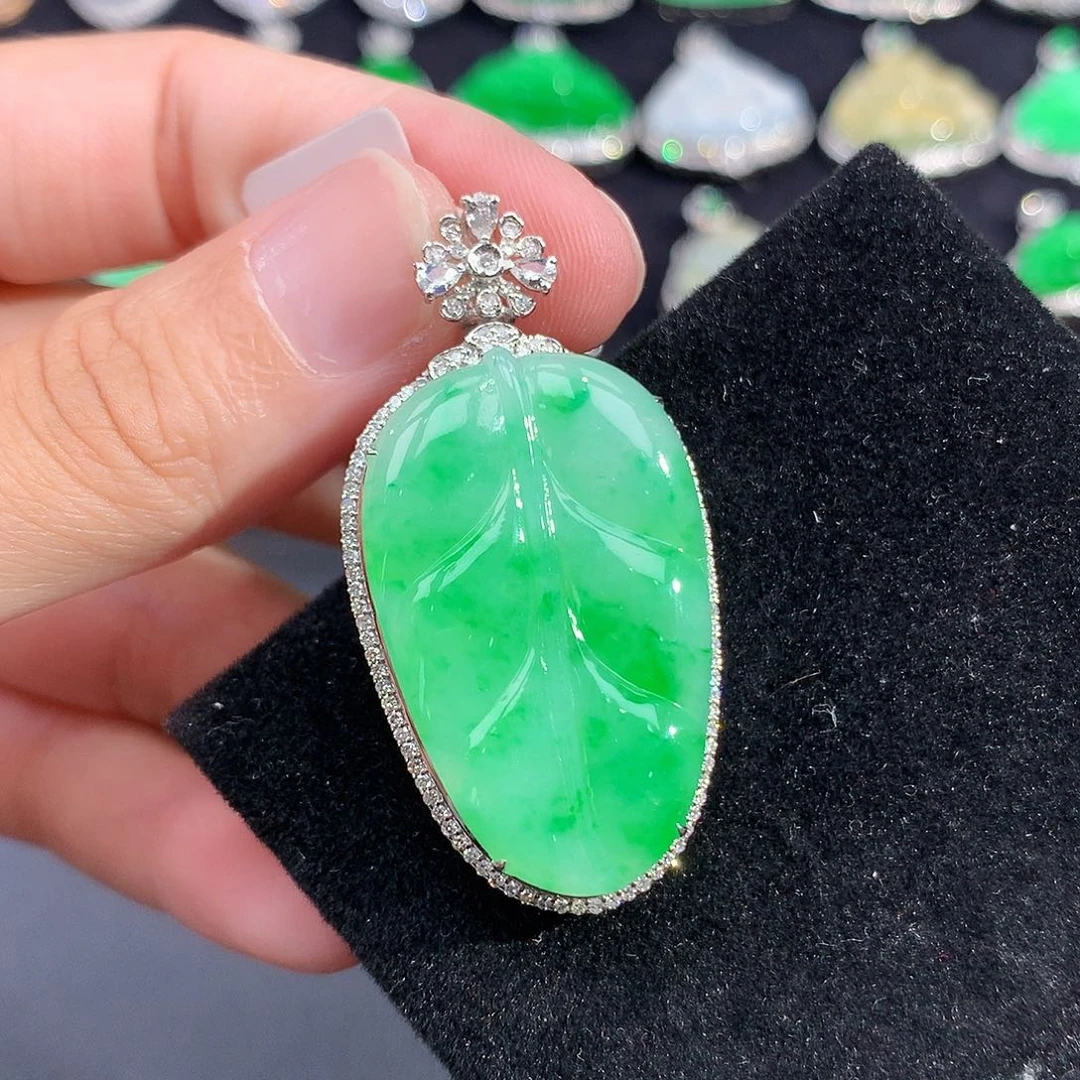 翡翠18K金镶嵌吊坠(赠链)