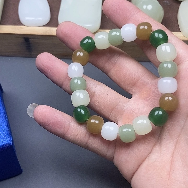 顺***意颈饰未镶嵌和田玉（糖玉）