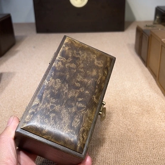 天***伟木（非红木类）首饰盒