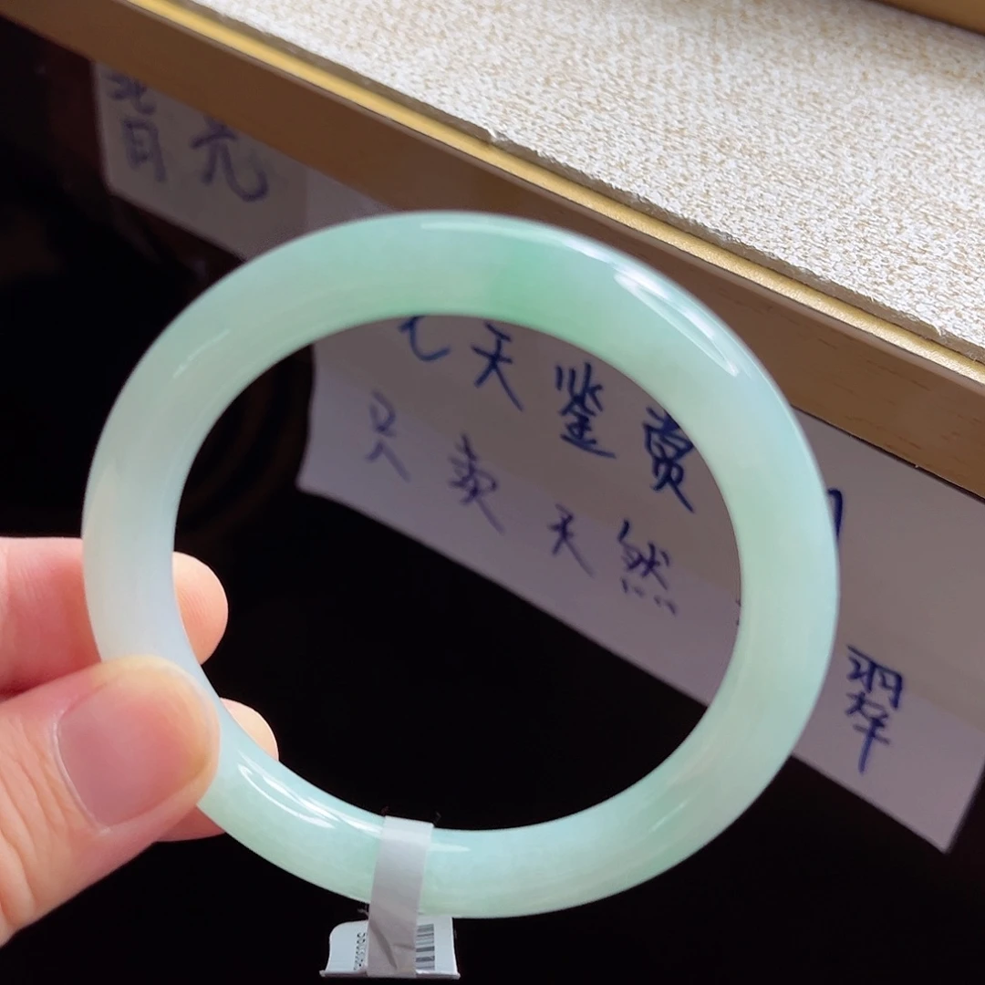 翡翠手镯未镶嵌手镯