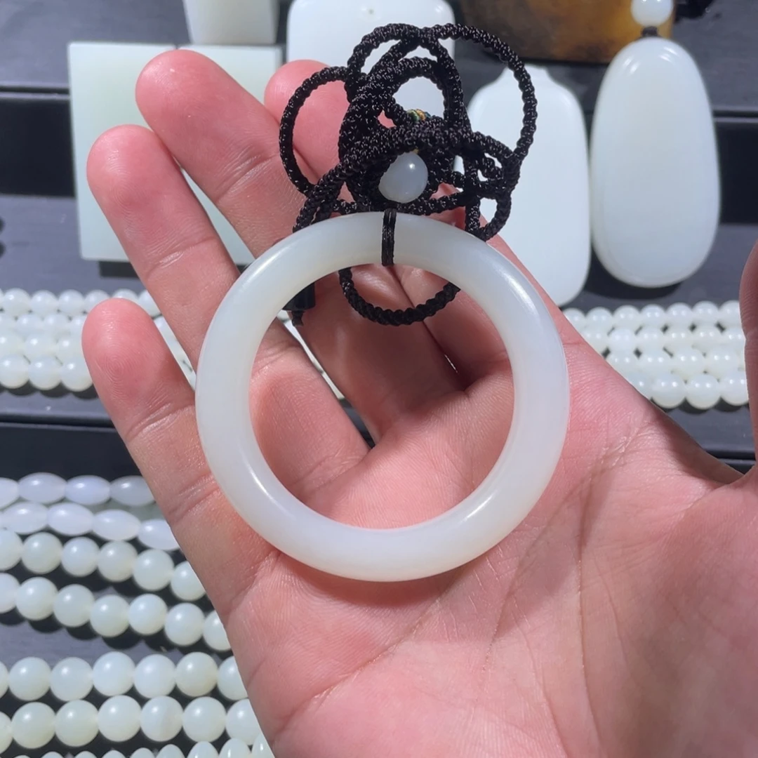 和田玉未镶嵌颈饰吊圈