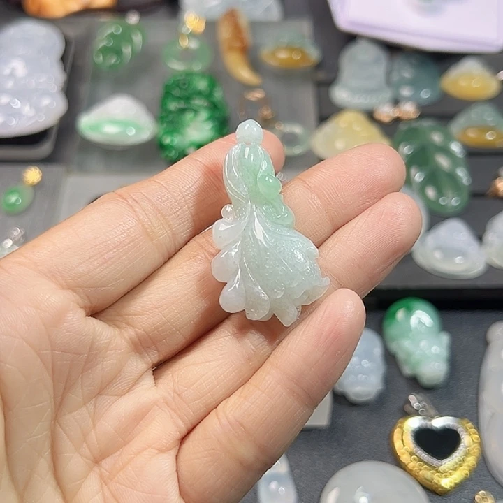 颈饰未镶嵌翡翠白菜