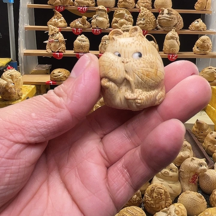鱼***乎竹竹根雕猫咪手把件