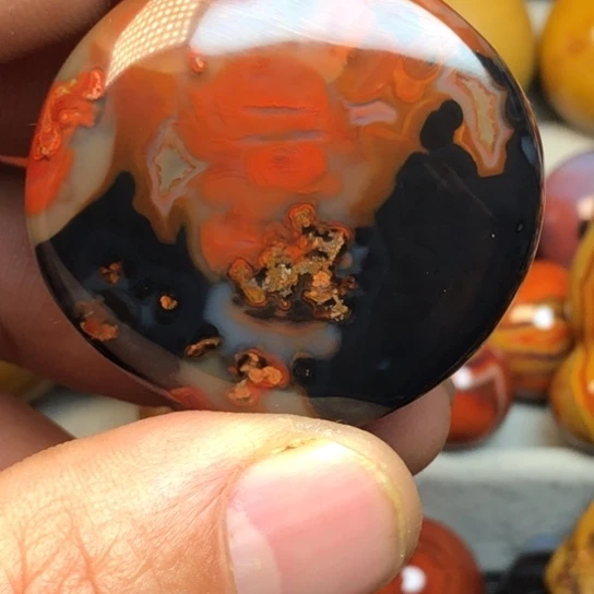 玛瑙/玉髓颈饰合金撑**人