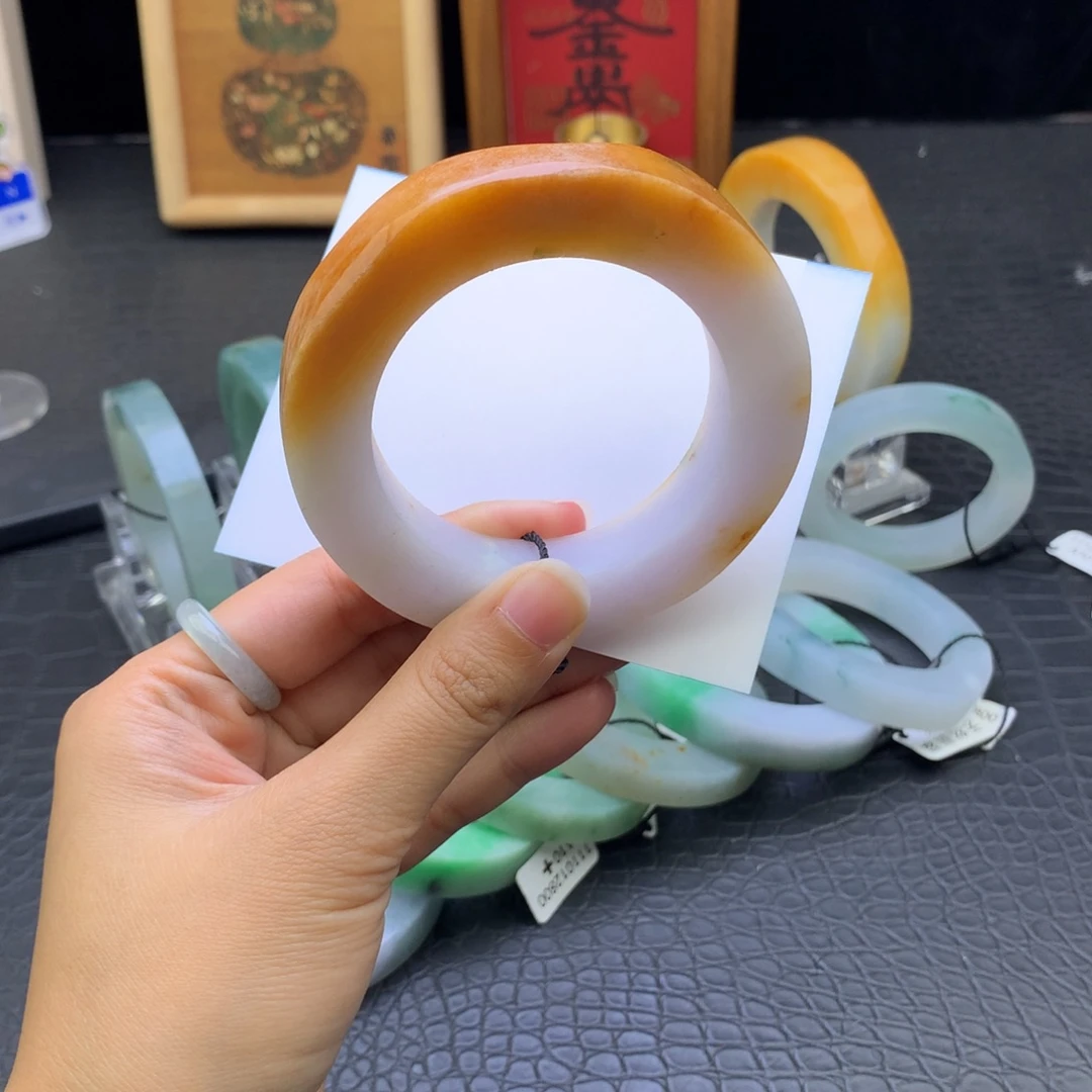 定制翡翠未镶嵌翡翠手镯