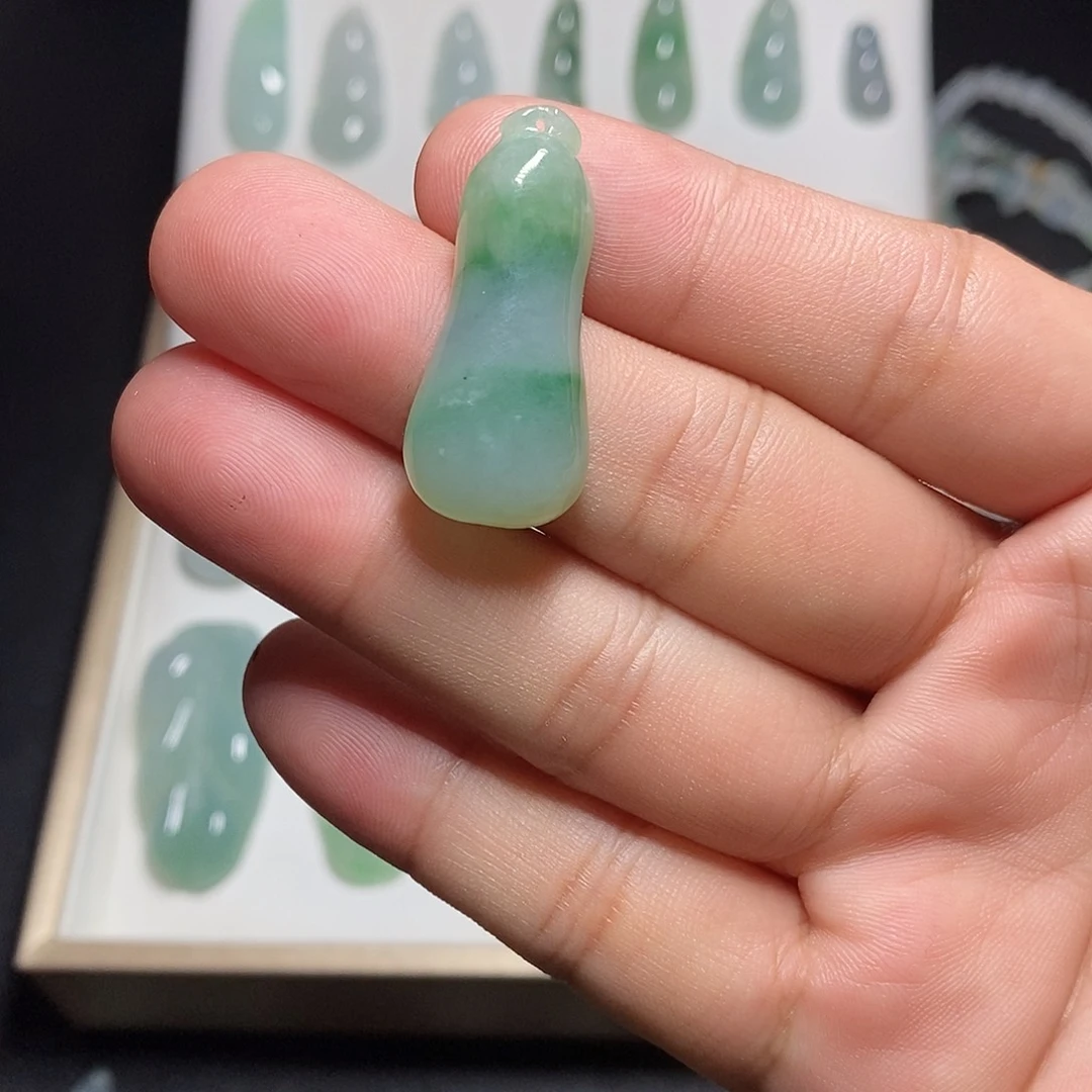 翡翠合金颈饰福瓜