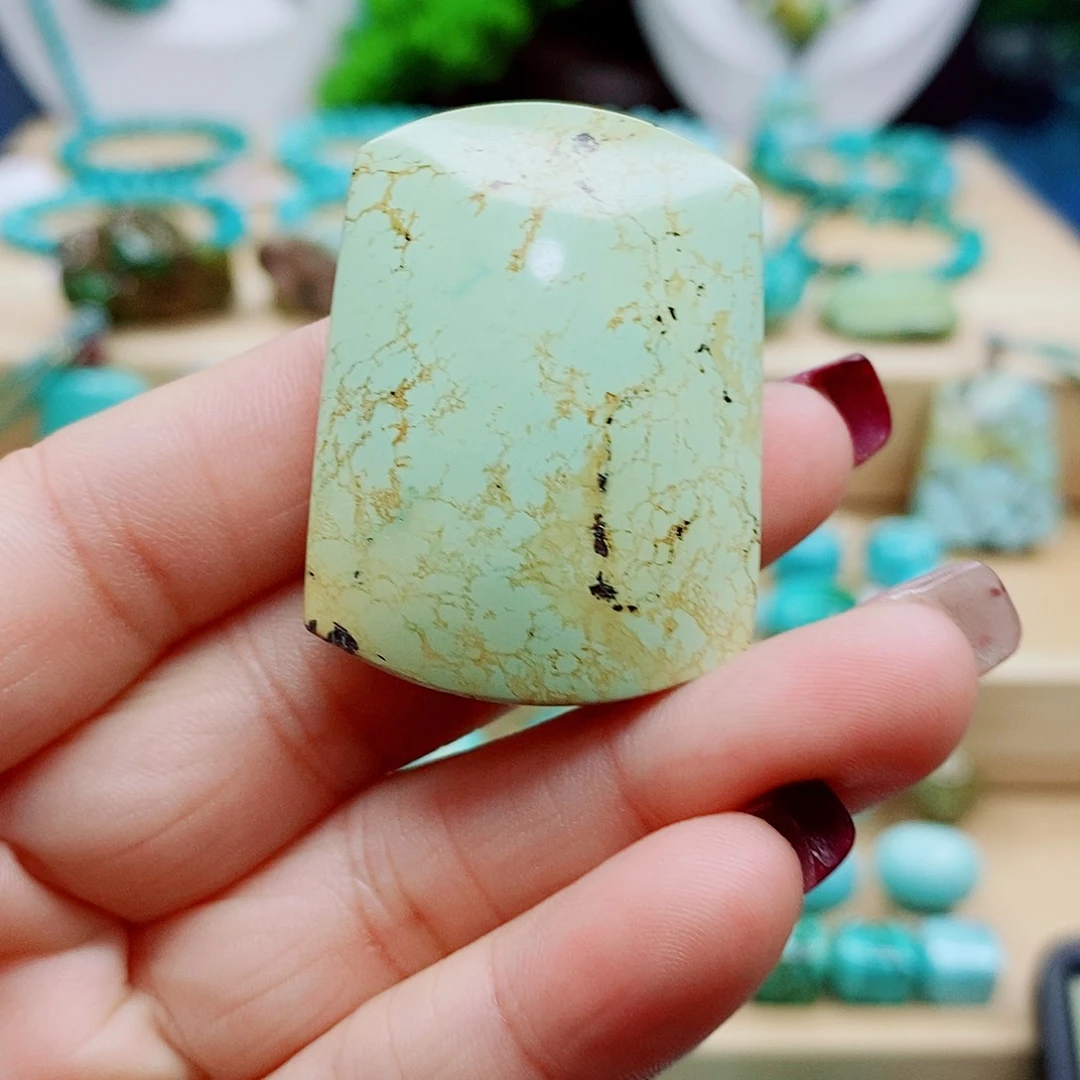 绿松石未镶嵌颈饰