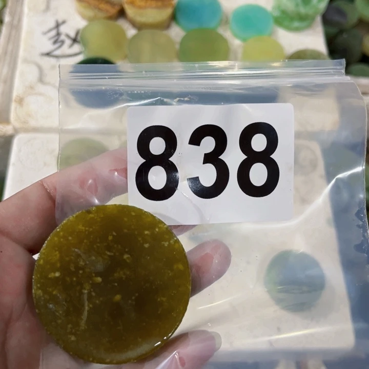 呜***人蛇纹石玉未镶嵌珠宝半成品