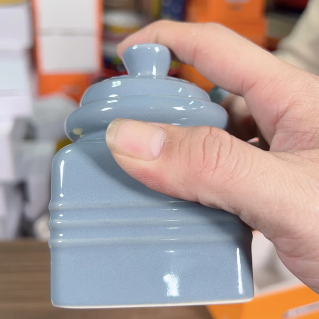 陶瓷雾霾蓝调料罐