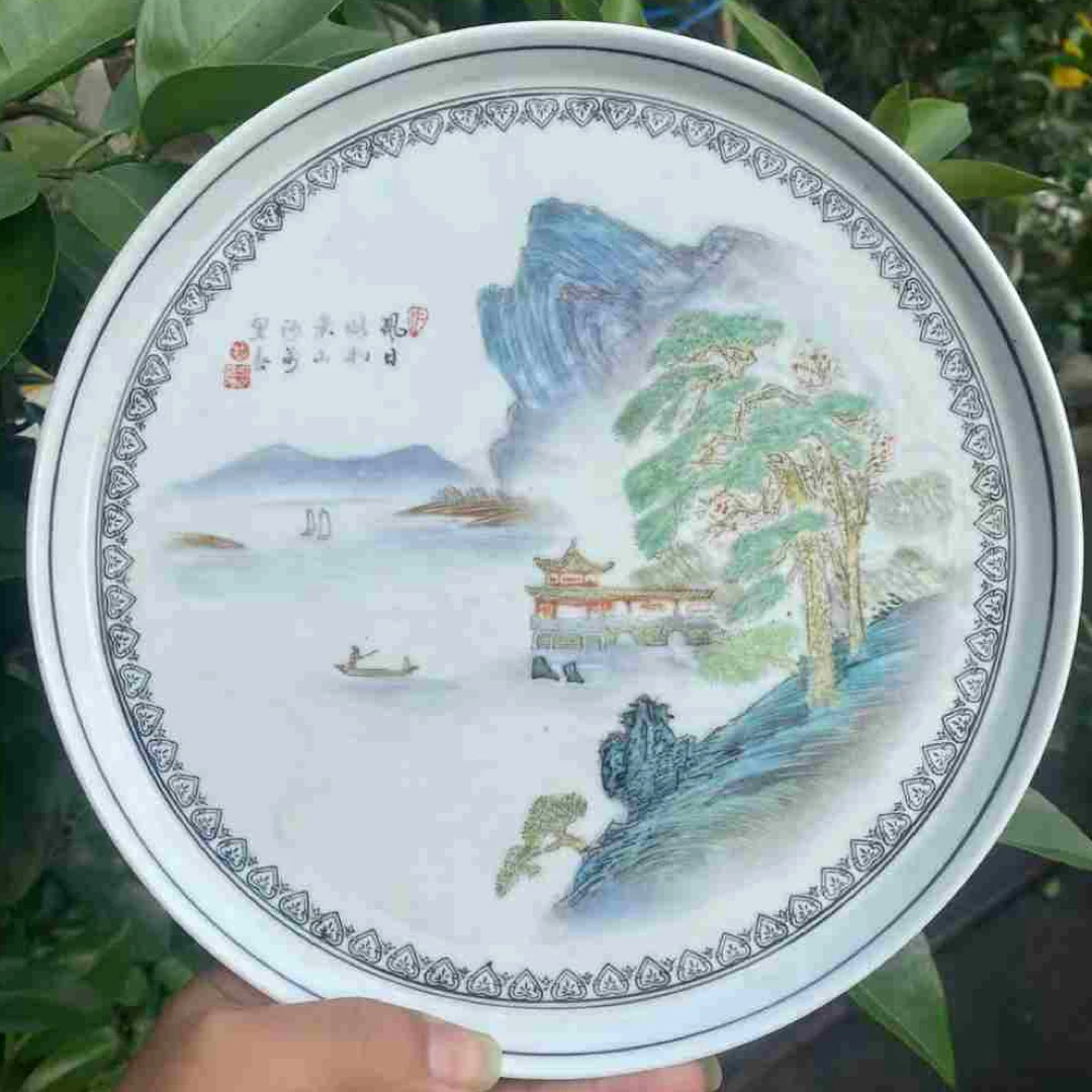 粉彩雪景赏盘精美工艺值得收藏