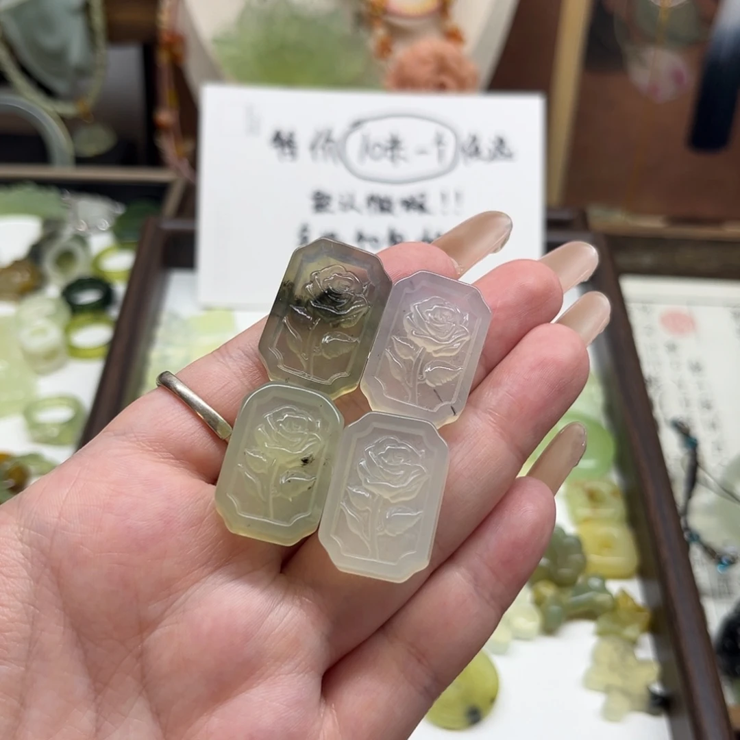 【闪购商品】未镶嵌蛇纹石玉颈饰任选一个花牌
