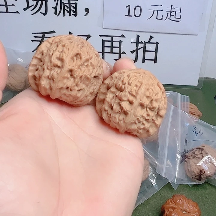 吊坠文玩核桃40号，瑕疵白狮子，40尺