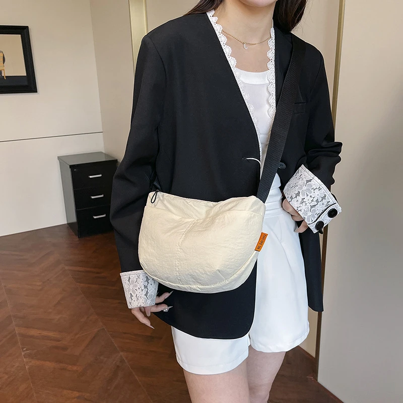 休闲百搭女斜挎包通勤旅行逛街新款包包女时尚个性小众手提单肩包