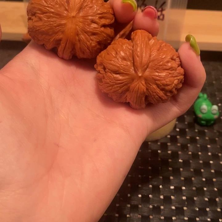 文玩核桃把件舒***王核桃。元宝奔。44尺