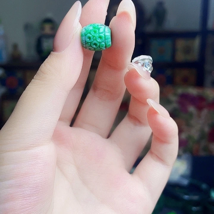 翡翠未镶嵌颈饰多样性
