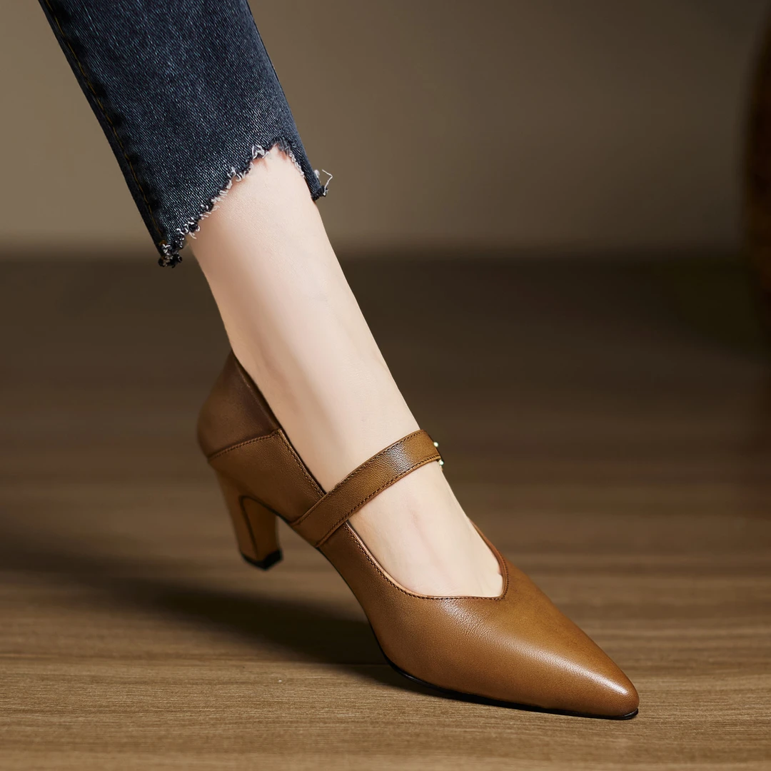 卡其色复古一字带玛丽珍鞋真皮尖头单鞋法式高跟鞋气质粗跟女鞋子