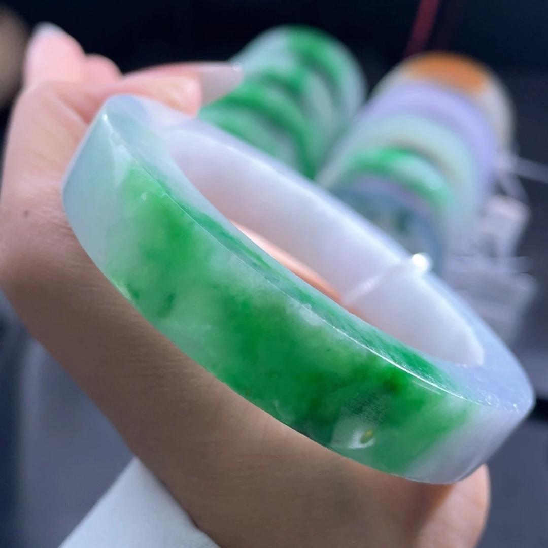 未镶嵌翡翠手镯定制翡翠