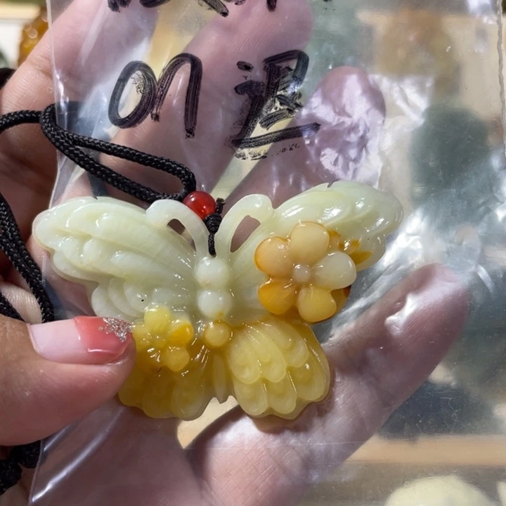 岫玉未镶嵌吊坠(赠链)