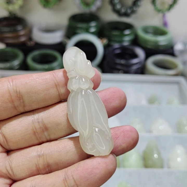 和田玉未镶嵌颈饰