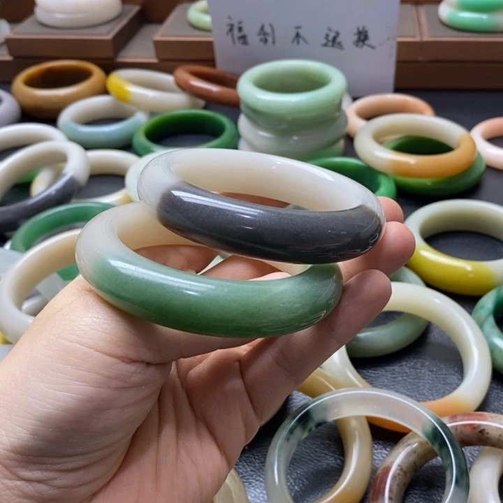 石英质玉手镯未镶嵌